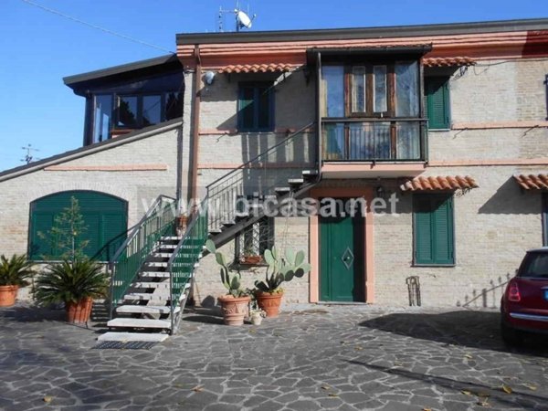 casa indipendente in vendita a Pesaro