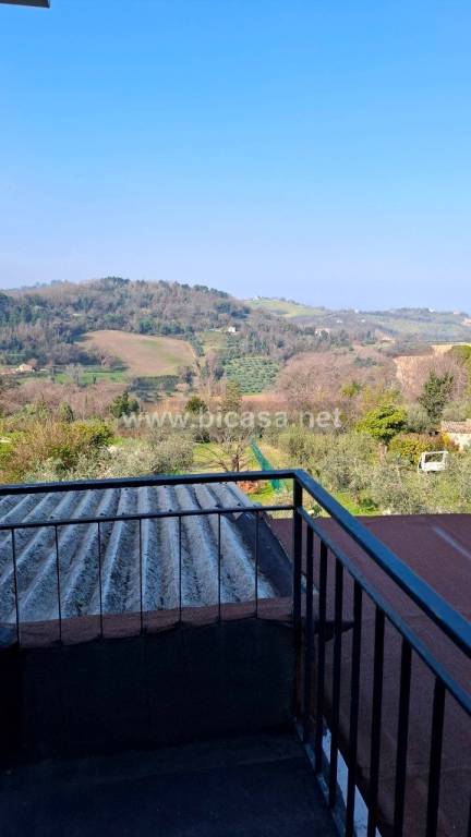 locale di sgombero in vendita a Pesaro in zona Villa Ceccolini