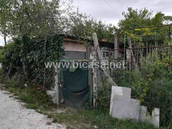 terreno edificabile in vendita a Pesaro in zona Pantano