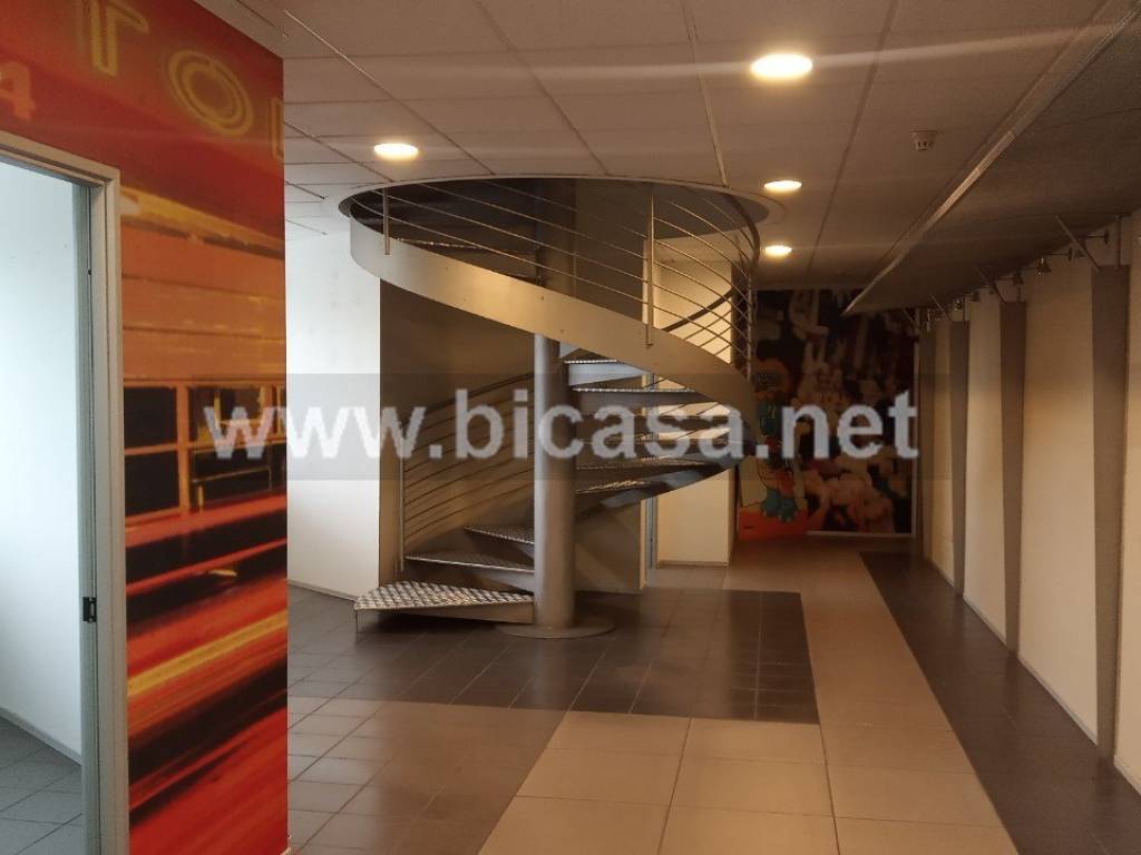 ufficio in vendita a Pesaro in zona Cattabrighe