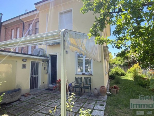 casa indipendente in vendita a Pesaro in zona Loreto