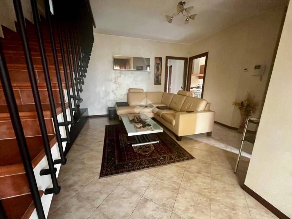 casa indipendente in vendita a Pesaro in zona Santa Veneranda