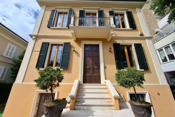 casa indipendente in vendita a Pesaro in zona Mare