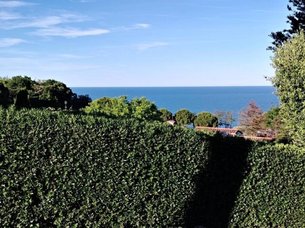 casa indipendente in vendita a Pesaro in zona Mare