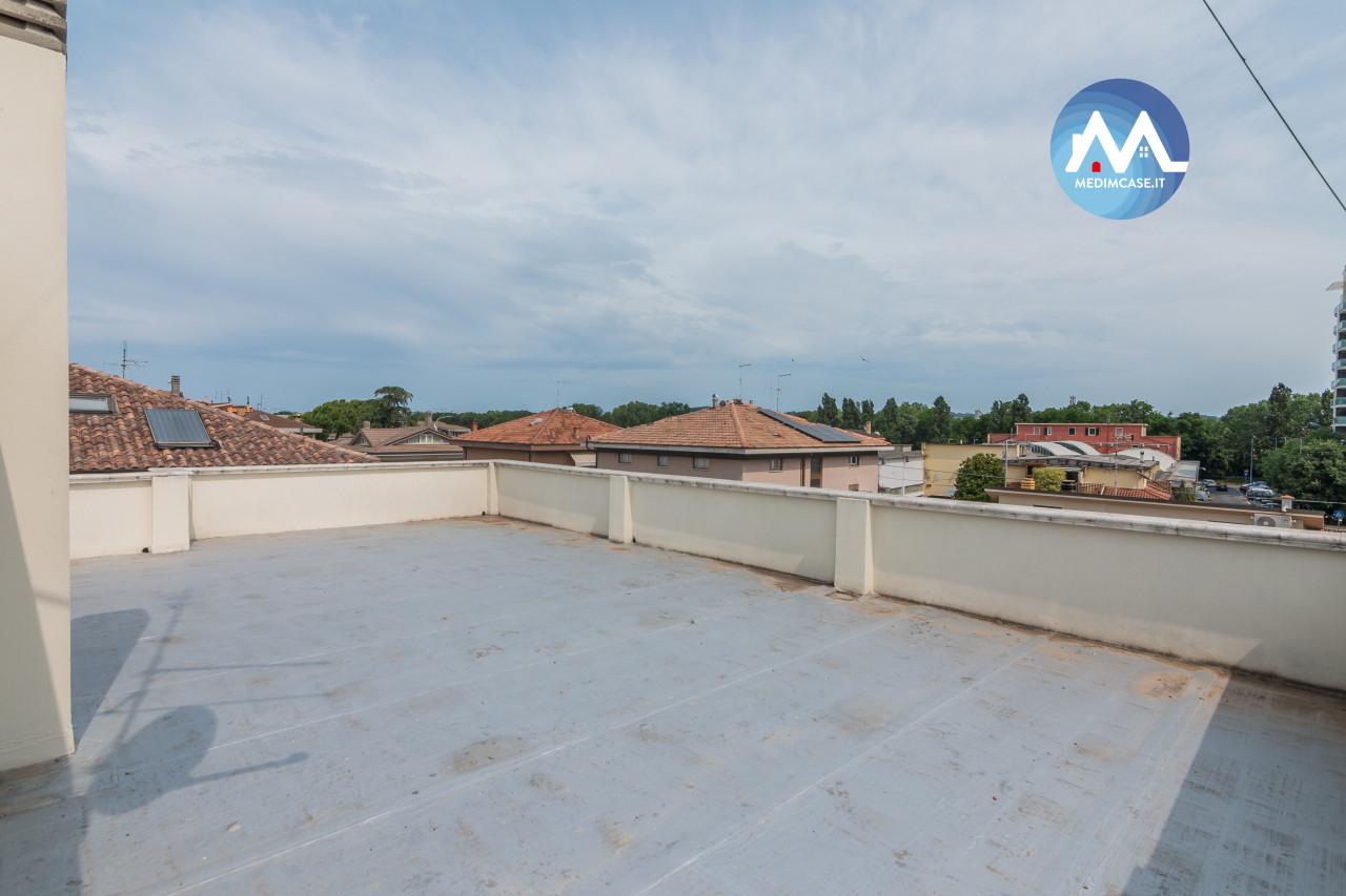 casa indipendente in vendita a Pesaro in zona Mare