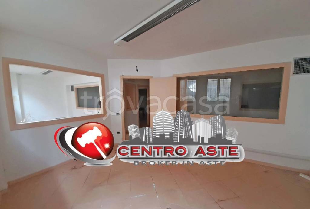 ufficio in vendita a Pesaro in zona Centro Città