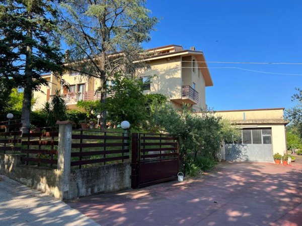casa indipendente in vendita a Pesaro in zona Ginestreto