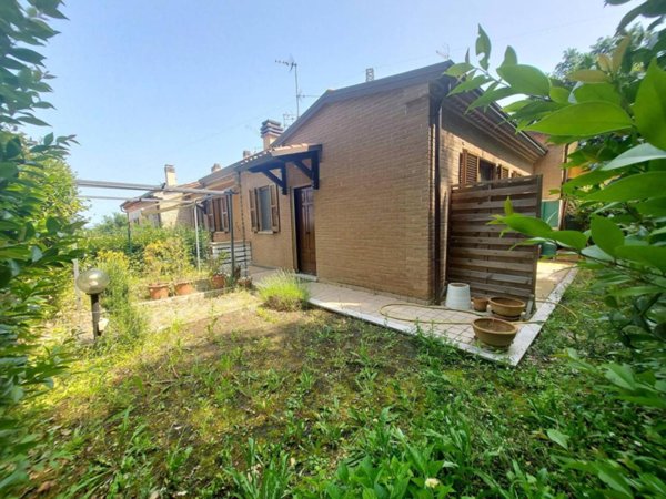 casa indipendente in vendita a Pesaro
