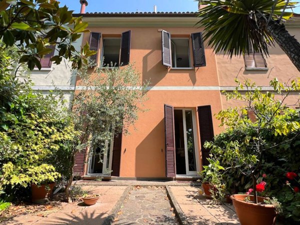 casa indipendente in vendita a Pesaro in zona Mare