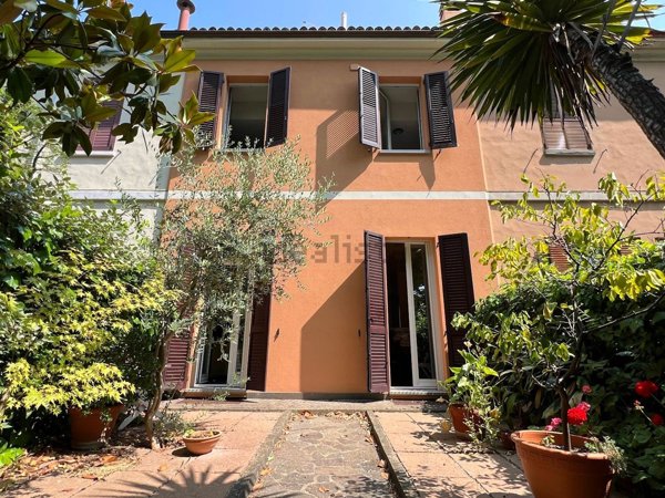 casa indipendente in vendita a Pesaro in zona Mare