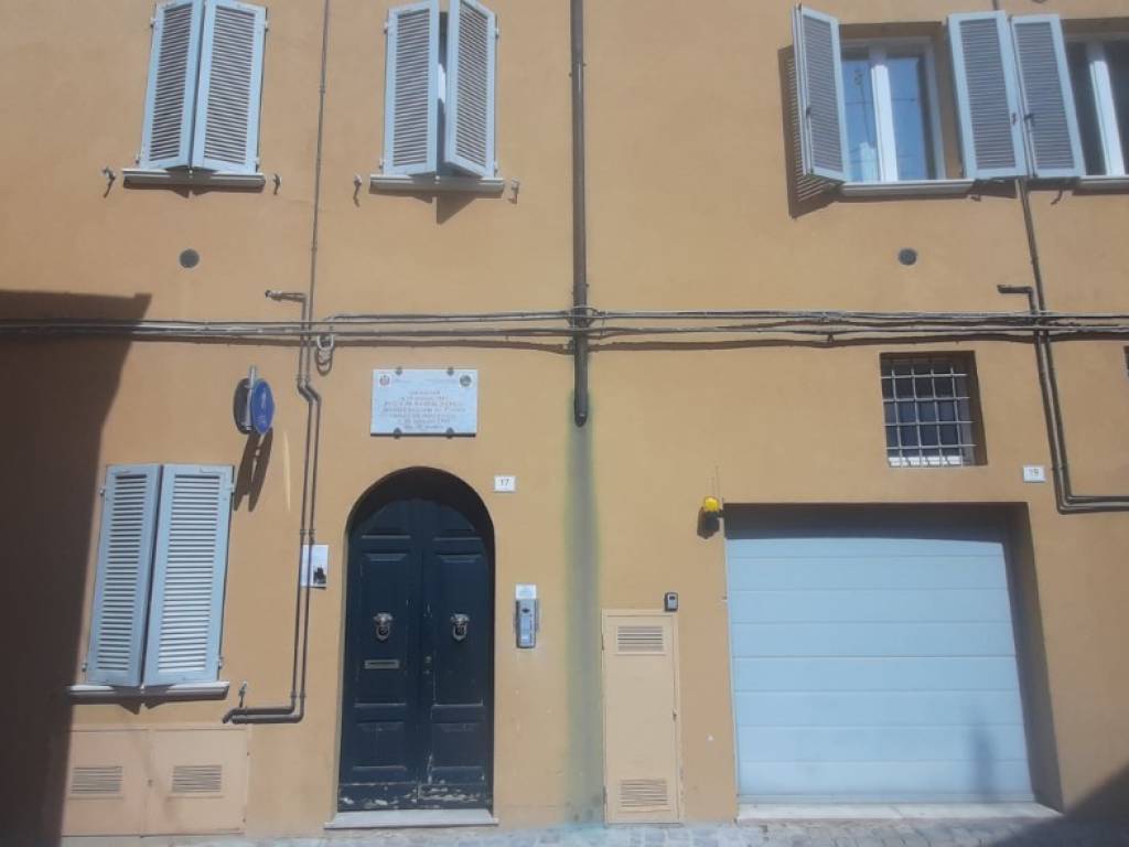 appartamento in vendita a Pesaro in zona Centro Città