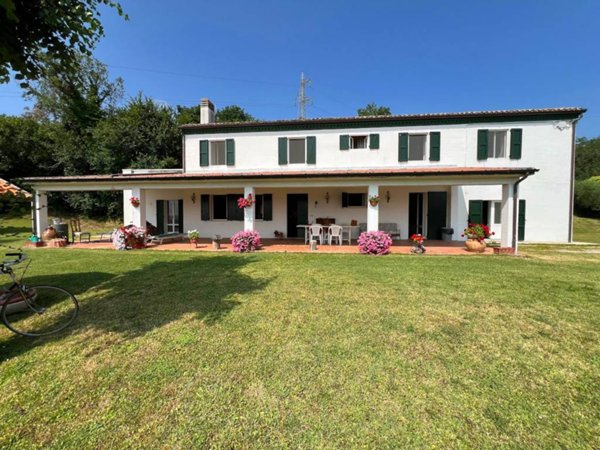 casa indipendente in vendita a Pesaro in zona Novilara