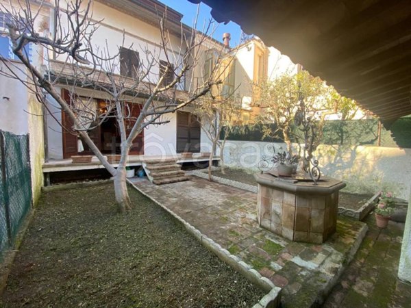 casa indipendente in vendita a Pesaro in zona Mare