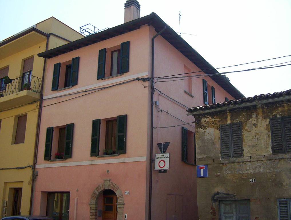 appartamento in vendita a Pesaro in zona Centro Città