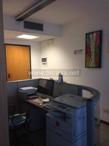 ufficio in vendita a Pesaro in zona Vismara