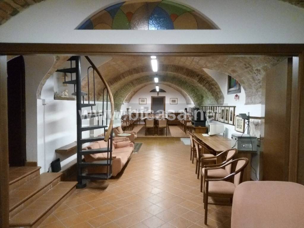 ufficio in vendita a Pesaro in zona Centro Città