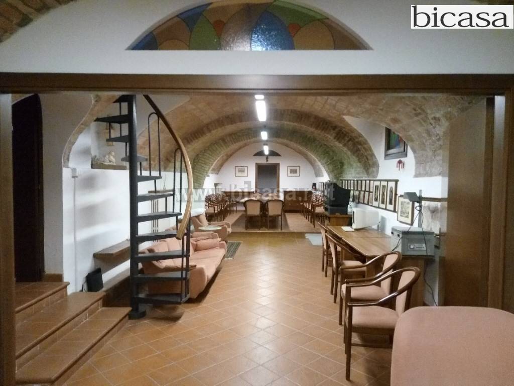 ufficio in vendita a Pesaro in zona Centro Città