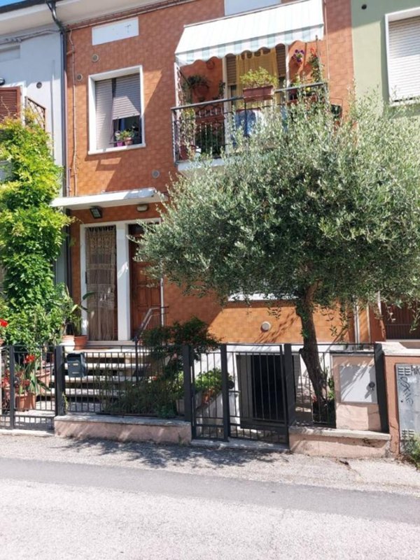appartamento in vendita a Pesaro in zona Pantano
