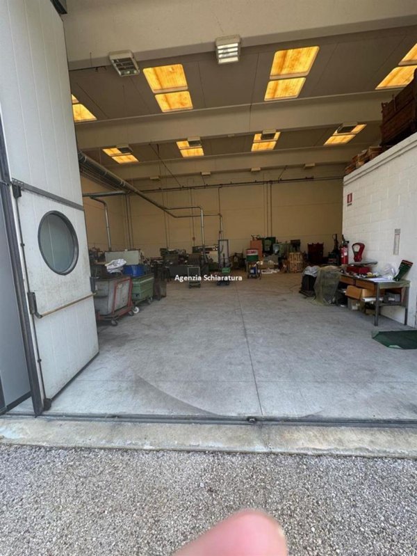 ufficio in vendita a Pesaro in zona Case Bruciate
