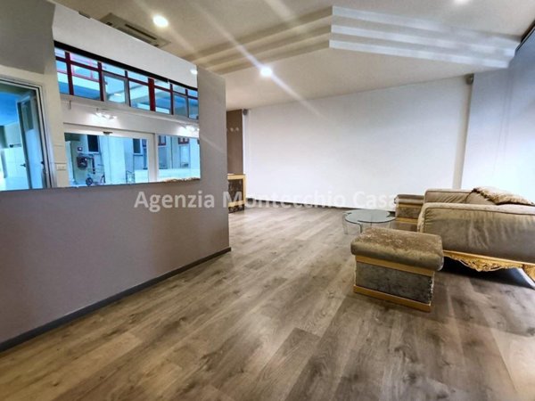 negozio in vendita a Pesaro in zona Centro Città