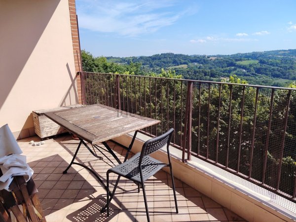 casa indipendente in vendita a Pesaro in zona Trebbiantico