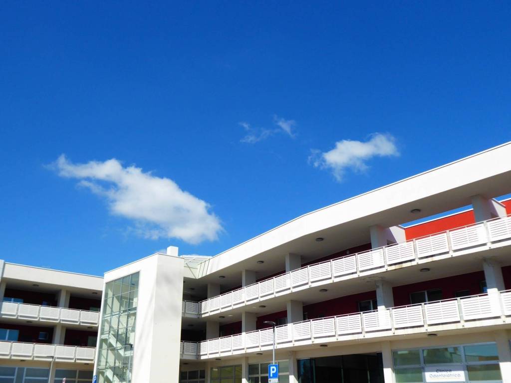 ufficio in vendita a Pesaro in zona Centro Città