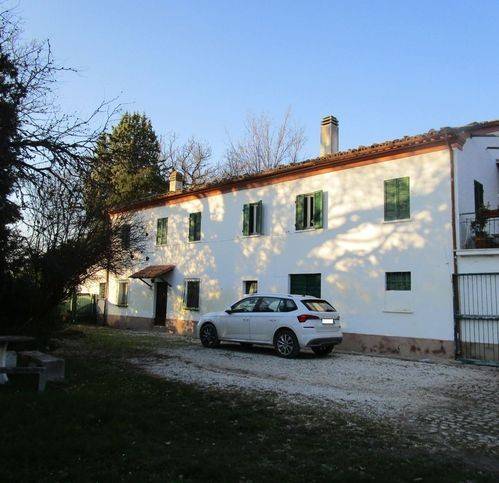 casa indipendente in vendita a Pesaro in zona Cattabrighe