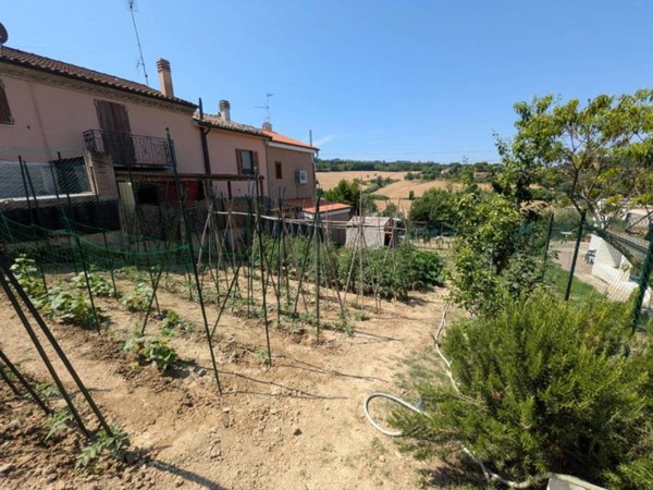 casa indipendente in vendita a Pesaro in zona Santa Maria dell'Arzilla