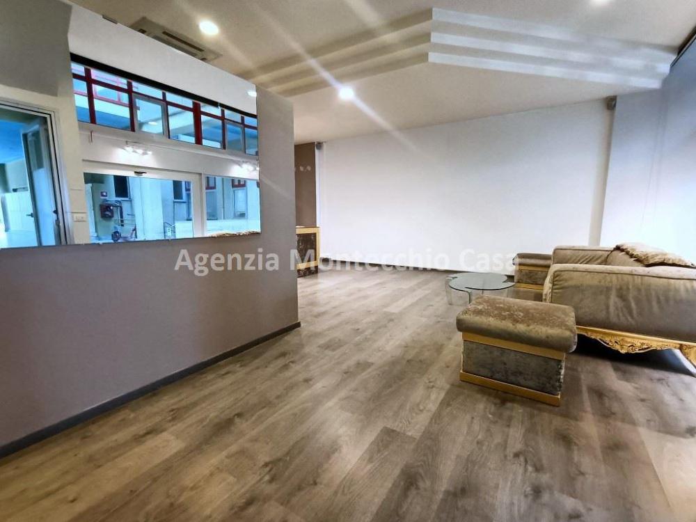 negozio in vendita a Pesaro in zona Centro Città