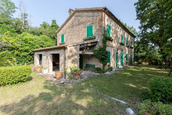 casa indipendente in vendita a Pesaro in zona Ginestreto