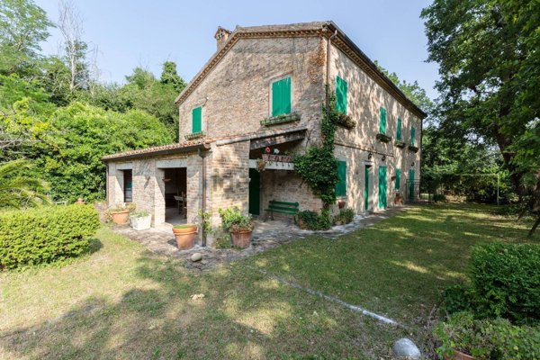 casa indipendente in vendita a Pesaro in zona Ginestreto