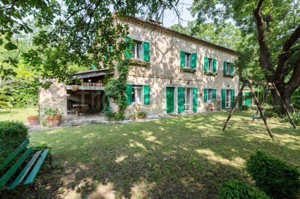 casa indipendente in vendita a Pesaro in zona Ginestreto