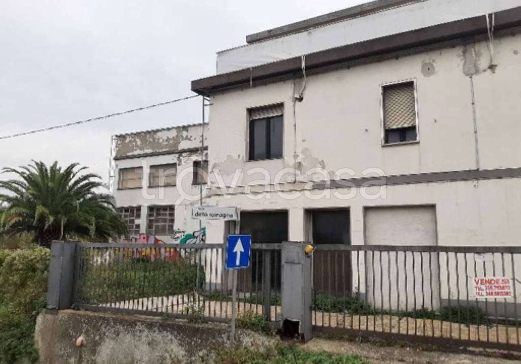 locale commerciale in vendita a Pesaro in zona San Bartolo