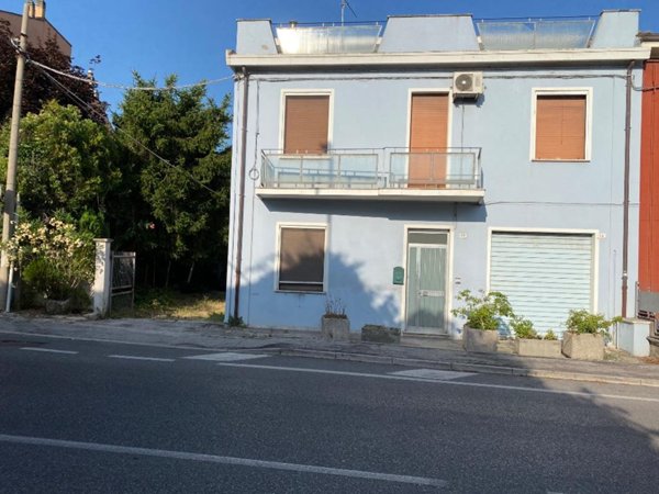 casa indipendente in vendita a Pesaro