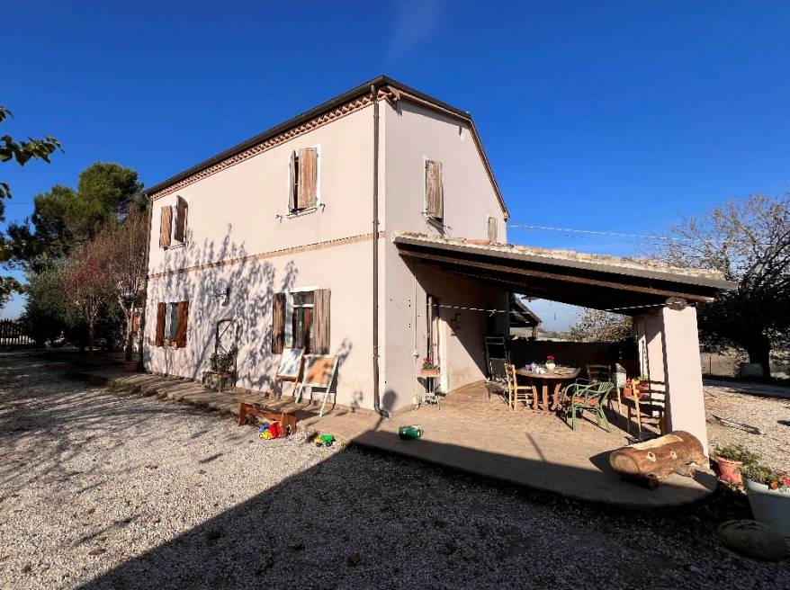 casa indipendente in vendita a Pesaro in zona Candelara