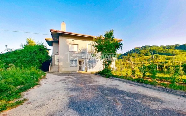 casa indipendente in vendita a Pesaro in zona Mare