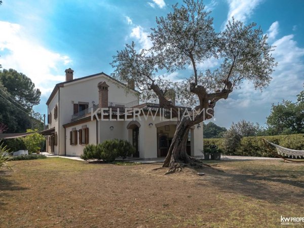 casa indipendente in vendita a Pesaro in zona Mare