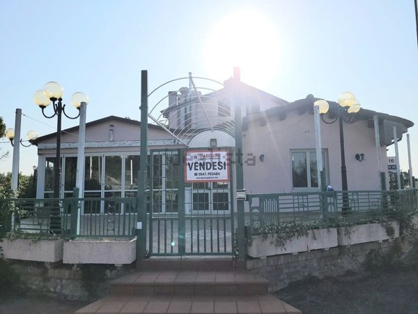 casa indipendente in vendita a Pesaro in zona San Bartolo