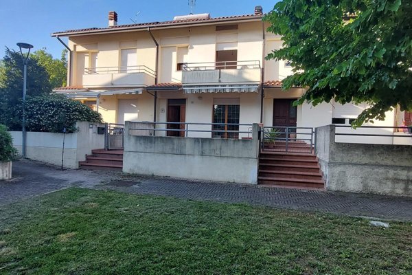 casa indipendente in vendita a Pesaro in zona Tre Ponti