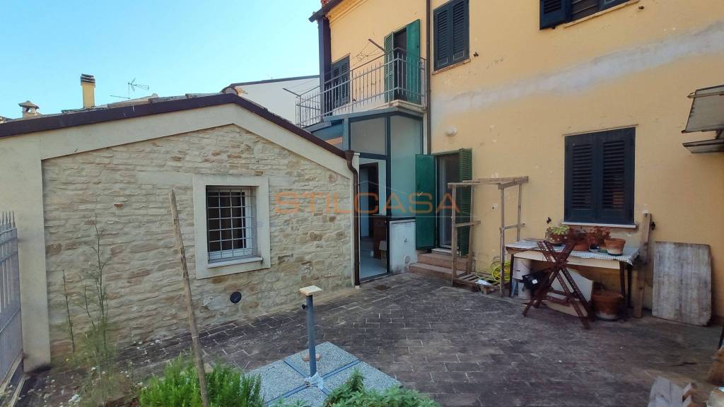 casa indipendente in vendita a Pesaro in zona Novilara