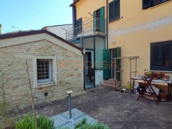 casa indipendente in vendita a Pesaro in zona Novilara