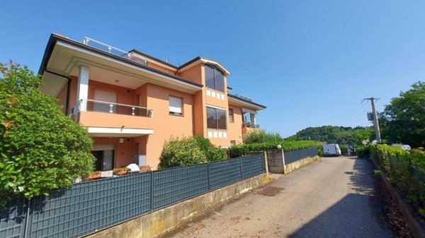 casa indipendente in vendita a Pesaro in zona Santa Veneranda