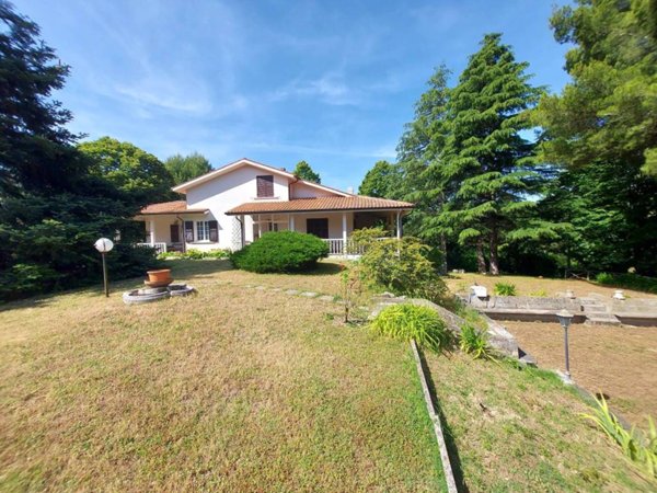 casa indipendente in vendita a Pesaro in zona Trebbiantico