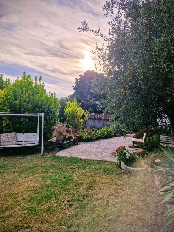 casa indipendente in vendita a Pesaro in zona Ginestreto