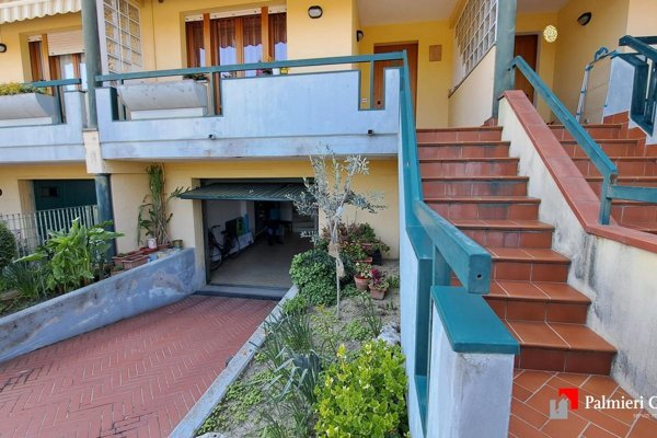 casa indipendente in vendita a Pesaro in zona Centro Città