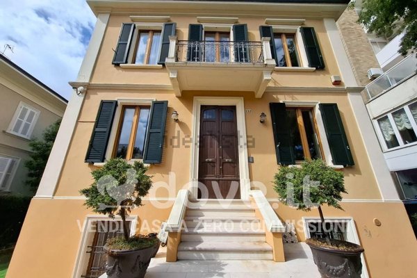 casa indipendente in vendita a Pesaro in zona Mare
