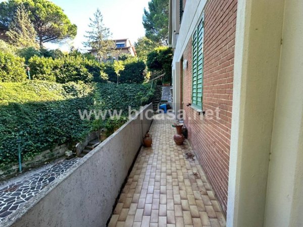 casa indipendente in vendita a Pesaro in zona Montegranaro