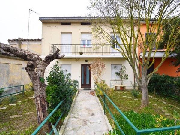 casa indipendente in vendita a Pesaro in zona Vismara