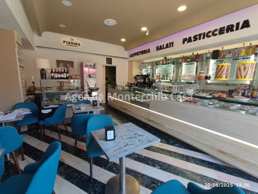 negozio in vendita a Pesaro in zona Centro Città