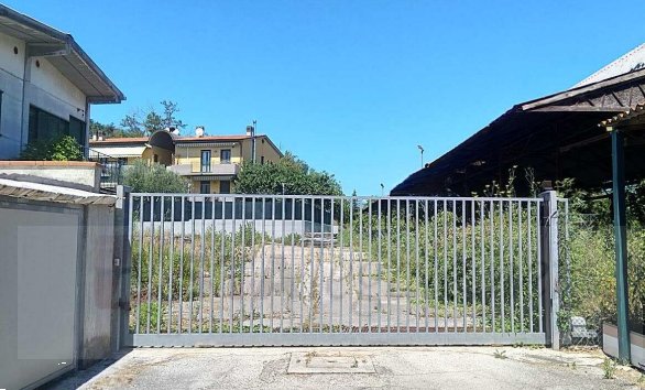 terreno edificabile in vendita a Pesaro